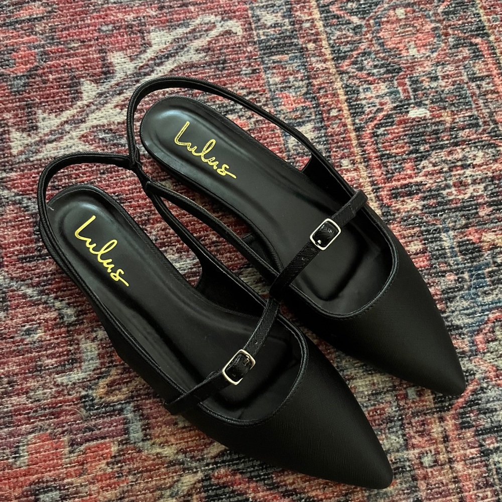 Lulu's Black Pointed Slingback Flats with Buckle Strap